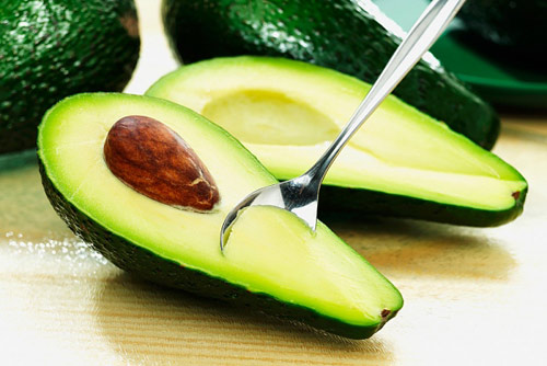 Bơ có tác dụng trong việc phòng ngừa ung thư thận, ung thư vú, ung thư vú... Ngoài ra ăn bơ còn giảm cholesterol, giúp sáng mắt.